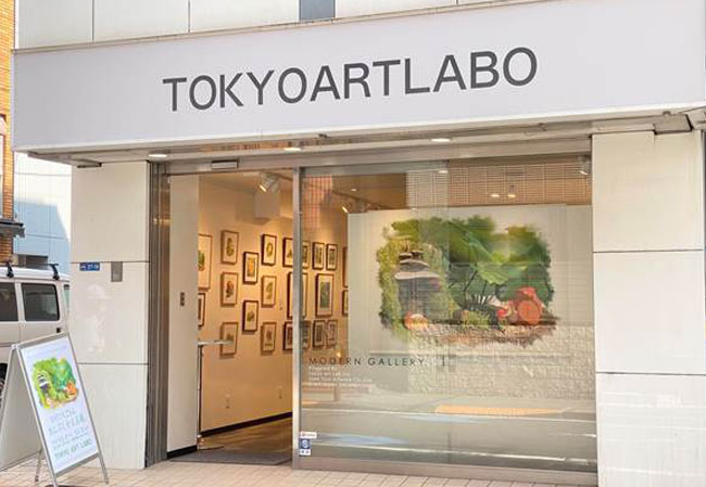 実績295個人様の個展会場装飾用としてタペストリー 使用風景