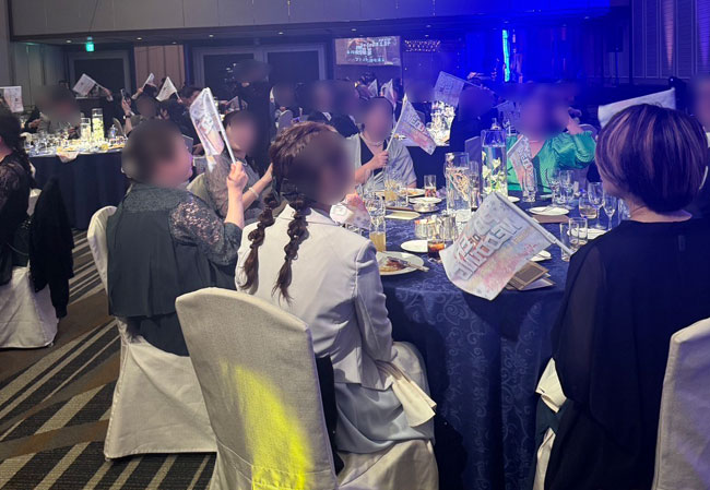 実績370個人様のウェディング装飾用の手旗使用風景写真