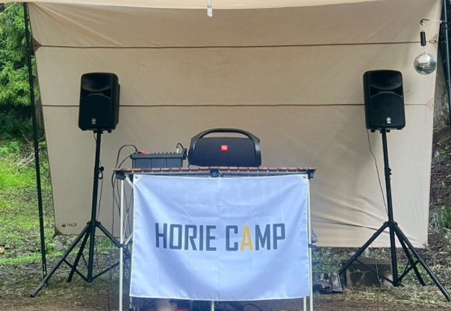 実績379個人様から屋外イベントのブース設置用チーム団体旗使用イメージ