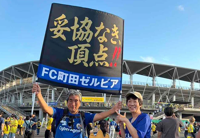 実績382個人様のサッカーチーム応援用ゲートフラッグ使用イメージ